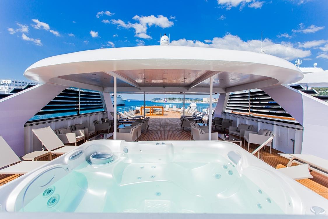 Mv Avangard Deluxe Superior Cruisers
